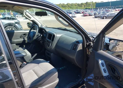 2004 Ford Escape Xlt из США, поврежденный, VIN 1FMYU93174KB87906